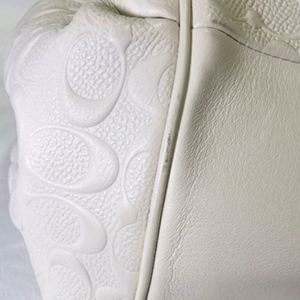 Luxury Coach Lexy Chain Shoulder Bag – White Embossed Leather Elegant Classic - Picture 7 of 9